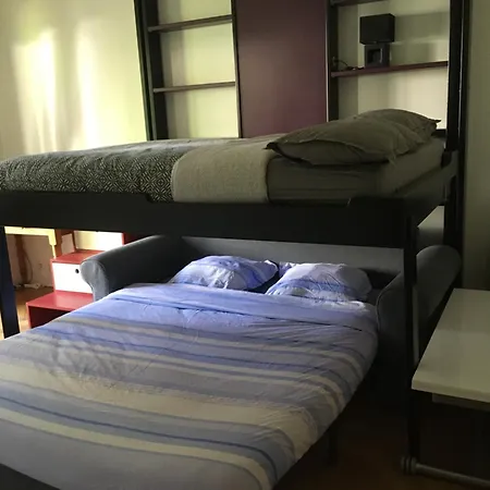 Avec Balcon Sur Jardin Et Parking Privé *