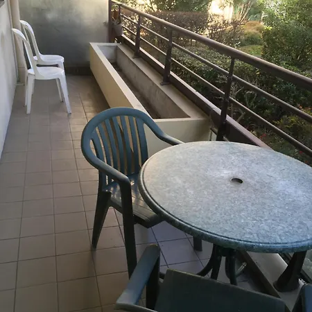 Avec Balcon Sur Jardin Et Parking Privé * Issy-les-Moulineaux